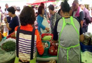 강남구, 인심좋은 전통시장에서 추석 장보기